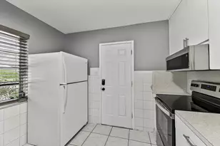 2312 NE 4th St, Pompano Beach, FL 33062 - Photo 10