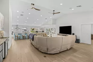 122 Queen Frederika Ct, Hutchinson Island, FL 34949 - Photo 10