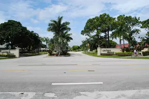815 Salem Ln, Lake Worth, FL 33467 - Photo 6