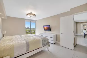 3701 N Country Club Dr, Aventura, FL 33180 - Photo 14