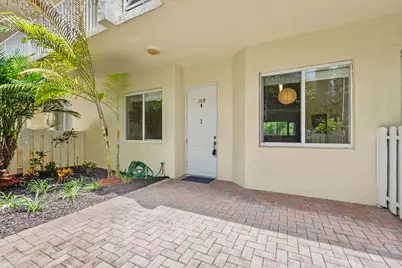 3500 Oaks Clubhouse Drive #Apt 109, Pompano Beach, FL 33069 - Photo 2