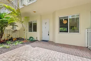 3500 Oaks Clubhouse Dr, Pompano Beach, FL 33069 - Photo 2