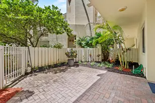 3500 Oaks Clubhouse Dr, Pompano Beach, FL 33069 - Photo 18
