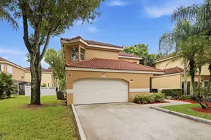 11375 Lakeview Dr, Coral Springs, FL 33071 - Photo 2