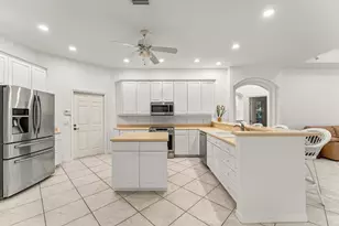 3650 SE Sea Point Ct, Stuart, FL 34997 - Photo 6