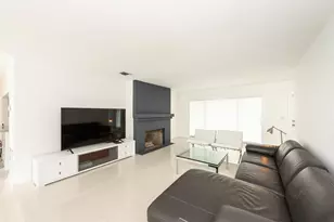 1040 N Venetian Dr, Miami, FL 33139 - Photo 2