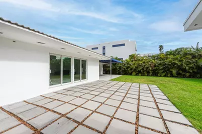 1040 N Venetian Drive, Miami, FL 33139 - Photo 24