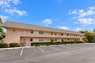 18081 SE Country Club Dr, Jupiter, FL 33469 - Photo 2