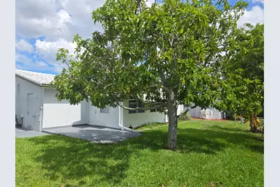 5805 NW 83rd Avenue, Tamarac, FL 33321 - Photo 34