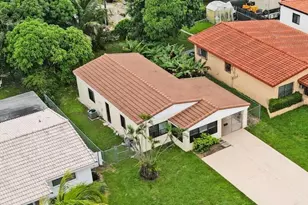 1532 NE 173rd St, North Miami Beach, FL 33162 - Photo 2