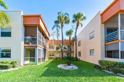 196 Piedmont E, Delray Beach, FL 33484 - Photo 2