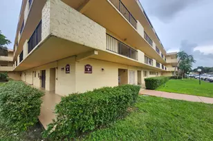 351 Cambridge Rd, Hollywood, FL 33024 - Photo 1