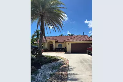 330 SW 14th Street, Deerfield Beach, FL 33441 - Photo 1