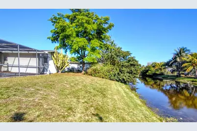 8528 Windsor Drive, Miramar, FL 33025 - Photo 4