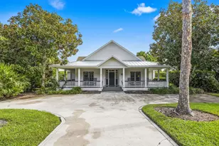 807 Carolina Cir SW, Vero Beach, FL 32962 - Photo 2