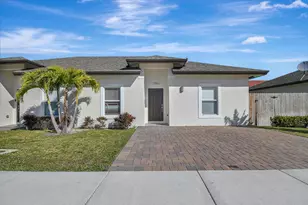 1562 W 26th Ct, Riviera Beach, FL 33404 - Photo 1