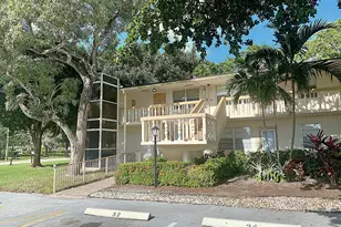 27 Richmond D Crescent, Deerfield Beach, FL 33442 - Photo 2