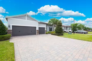 652 S E Boboli Way, Port Saint Lucie, FL 34984 - Photo 4