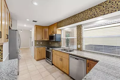 11375 Lakeview Drive #68-U, Coral Springs, FL 33071 - Photo 6