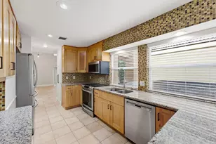 11375 Lakeview Dr, Coral Springs, FL 33071 - Photo 6