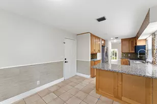 11375 Lakeview Dr, Coral Springs, FL 33071 - Photo 8