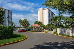 400 Kings Point Dr, Sunny Isles Beach, FL 33160 - Photo 10