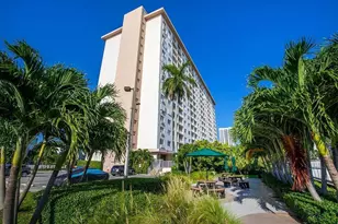 400 Kings Point Dr, Sunny Isles Beach, FL 33160 - Photo 14