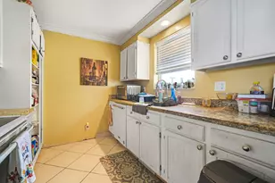 710 NE 7th St, Boynton Beach, FL 33435 - Photo 2