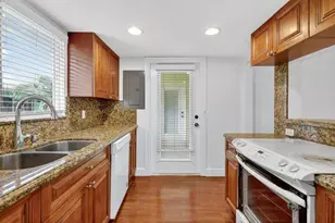 49 SE 7th Ave, Delray Beach, FL 33483 - Photo 32