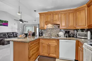 126 Centennial Ct, Deerfield Beach, FL 33442 - Photo 14