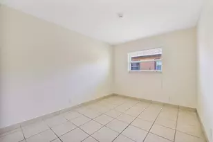 251 NE 40th St, Oakland Park, FL 33334 - Photo 10