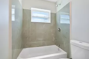 251 NE 40th St, Oakland Park, FL 33334 - Photo 12