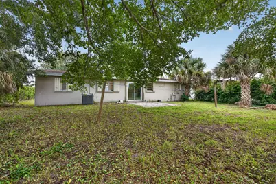 913 SE 10th Street, Stuart, FL 34994 - Photo 2