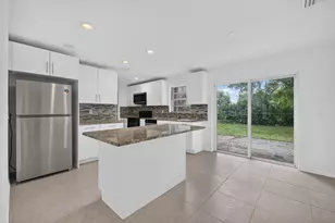 913 SE 10th St, Stuart, FL 34994 - Photo 10