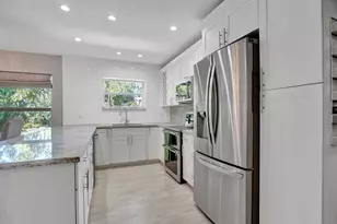 720 SW 11th Ct, Fort Lauderdale, FL 33315 - Photo 2