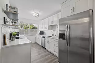 8105 NW 61st St, Tamarac, FL 33321 - Photo 8