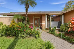 835 Ivy Dr, Wellington, FL 33414 - Photo 2