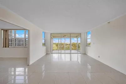 625 Oaks Drive #802, Pompano Beach, FL 33069 - Photo 2