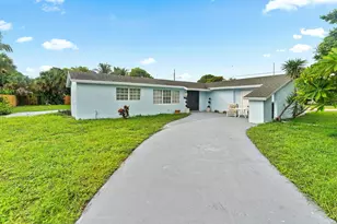 742 Laurel Dr, West Palm Beach, FL 33403 - Photo 1