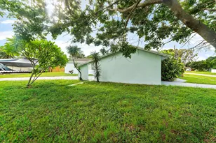 742 Laurel Dr, West Palm Beach, FL 33403 - Photo 30