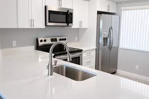 3050 Presidential Way, West Palm Beach, FL 33401 - Photo 2