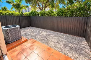 11657 NE 18th Dr, North Miami, FL 33181 - Photo 2