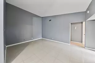 3402 Waterview Cir, Palm Springs, FL 33461 - Photo 10