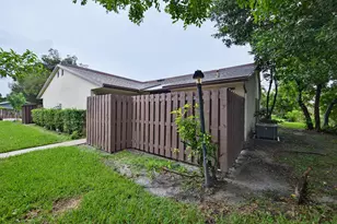 3402 Waterview Cir, Palm Springs, FL 33461 - Photo 32