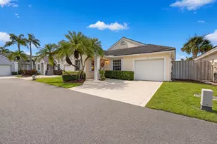 7 Governors Ct, Palm Beach Gardens, FL 33418 - Photo 2
