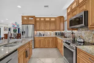 330 SW 75th Ave, Plantation, FL 33317 - Photo 18