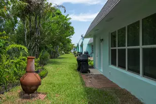 2638 Gately Dr E, West Palm Beach, FL 33415 - Photo 10