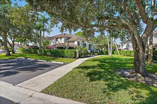 370 Prestwick Cir, Palm Beach Gardens, FL 33418 - Photo 12