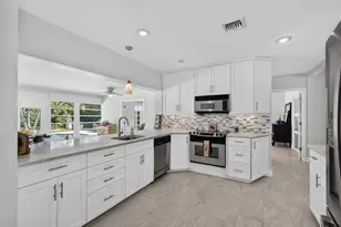 128 Vassar Dr, Lake Worth Beach, FL 33460 - Photo 4