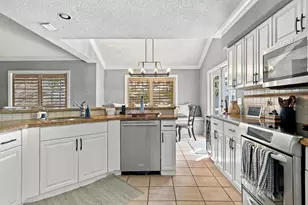 20104 NW 9th Dr, Pembroke Pines, FL 33029 - Photo 16